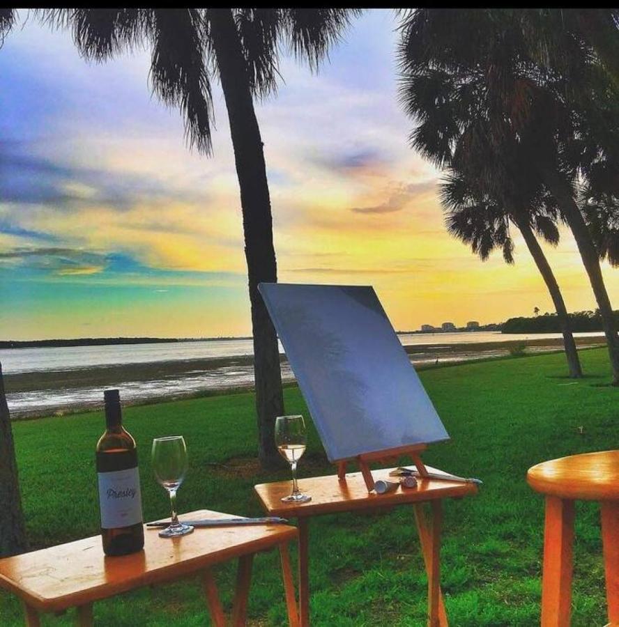 Wine-Dine-Sunshine Cozy Flat In The Heart Of Dtsp Villa St. Petersburg Dış mekan fotoğraf