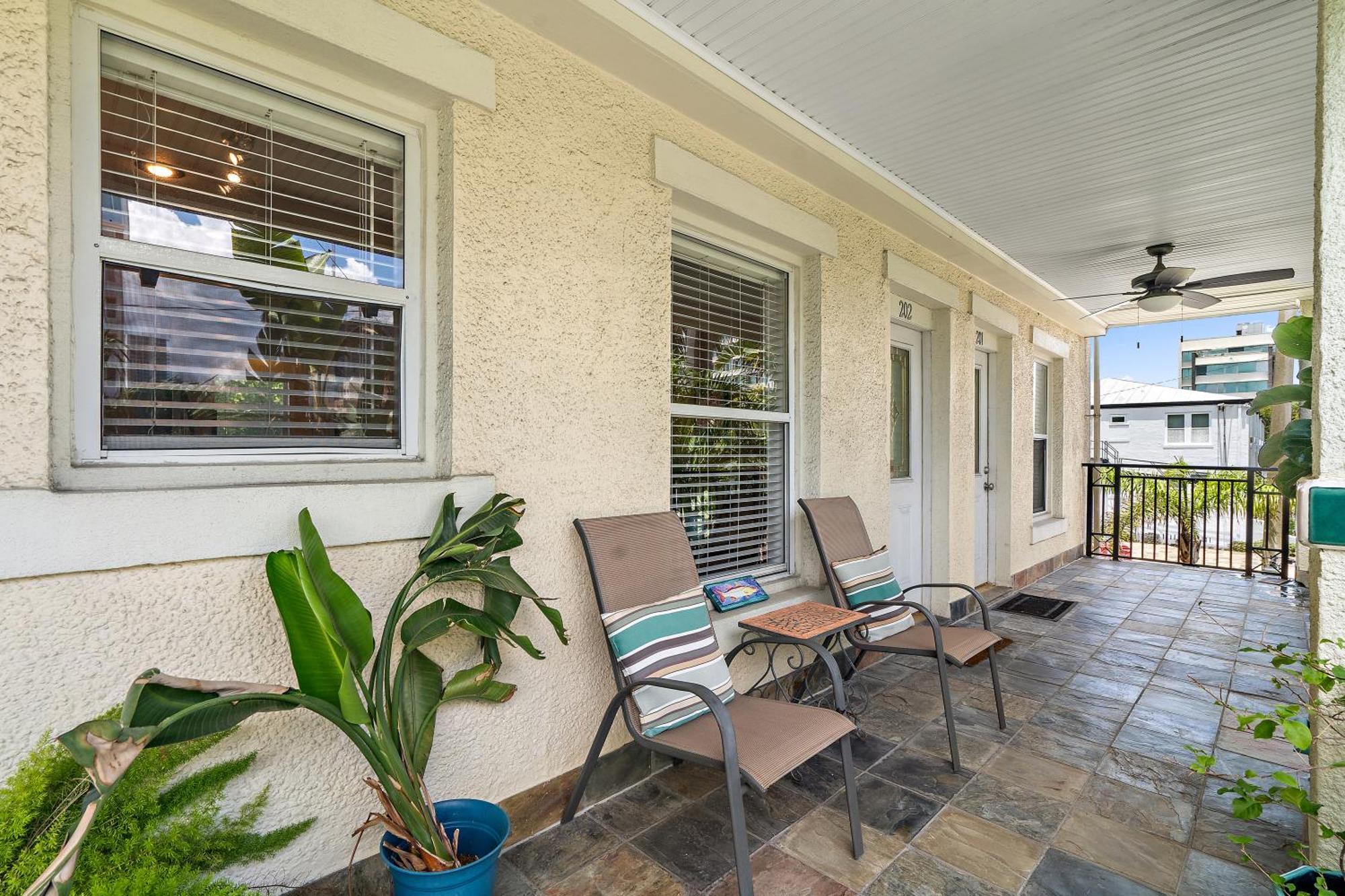 Wine-Dine-Sunshine Cozy Flat In The Heart Of Dtsp Villa St. Petersburg Dış mekan fotoğraf