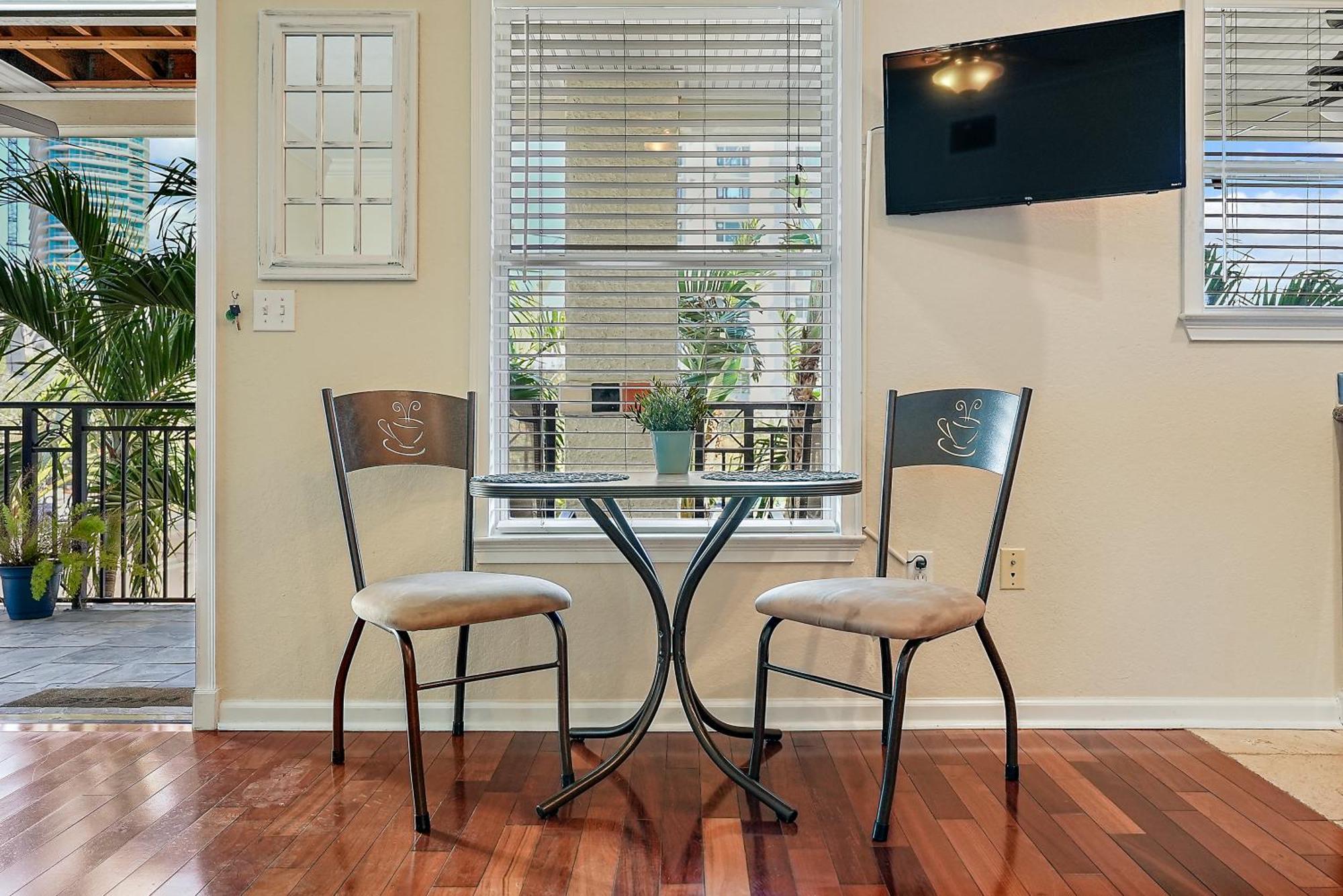 Wine-Dine-Sunshine Cozy Flat In The Heart Of Dtsp Villa St. Petersburg Dış mekan fotoğraf