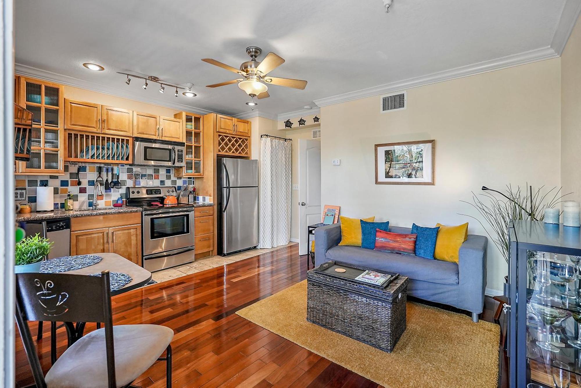 Wine-Dine-Sunshine Cozy Flat In The Heart Of Dtsp Villa St. Petersburg Dış mekan fotoğraf