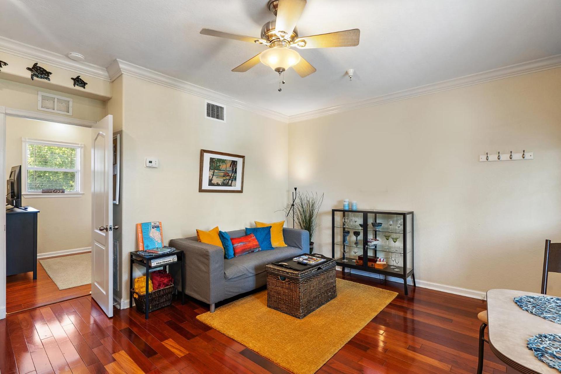 Wine-Dine-Sunshine Cozy Flat In The Heart Of Dtsp Villa St. Petersburg Dış mekan fotoğraf