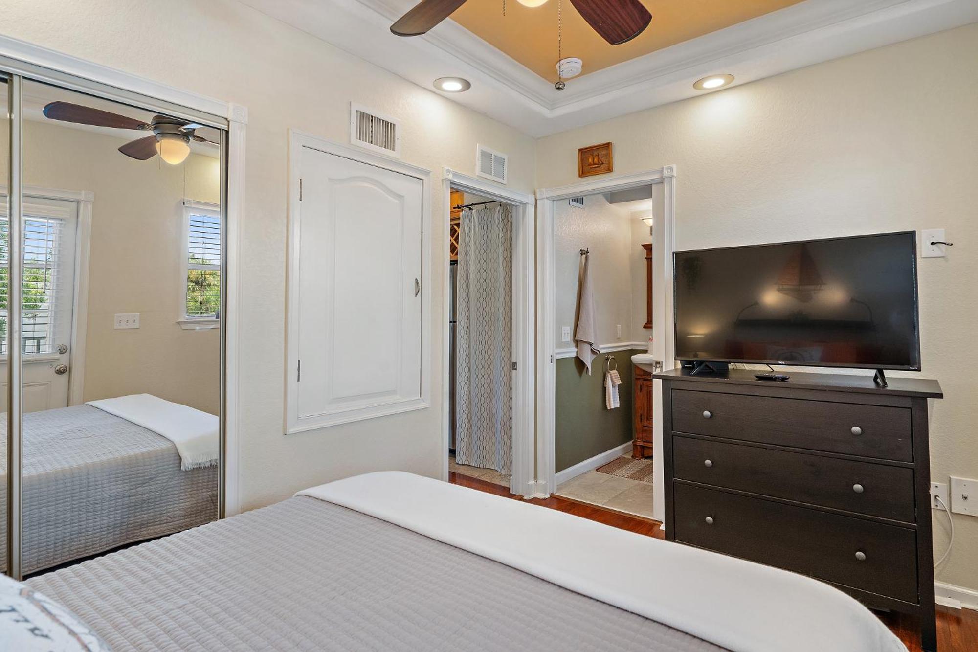 Wine-Dine-Sunshine Cozy Flat In The Heart Of Dtsp Villa St. Petersburg Dış mekan fotoğraf