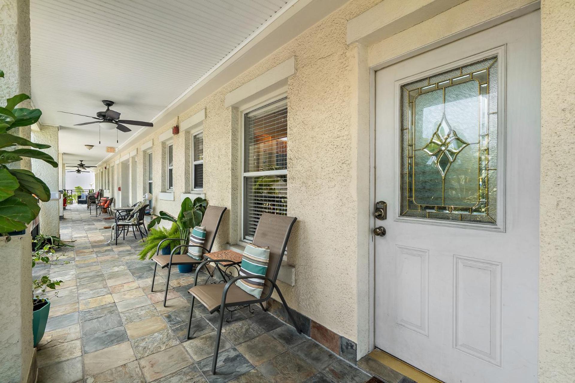 Wine-Dine-Sunshine Cozy Flat In The Heart Of Dtsp Villa St. Petersburg Dış mekan fotoğraf